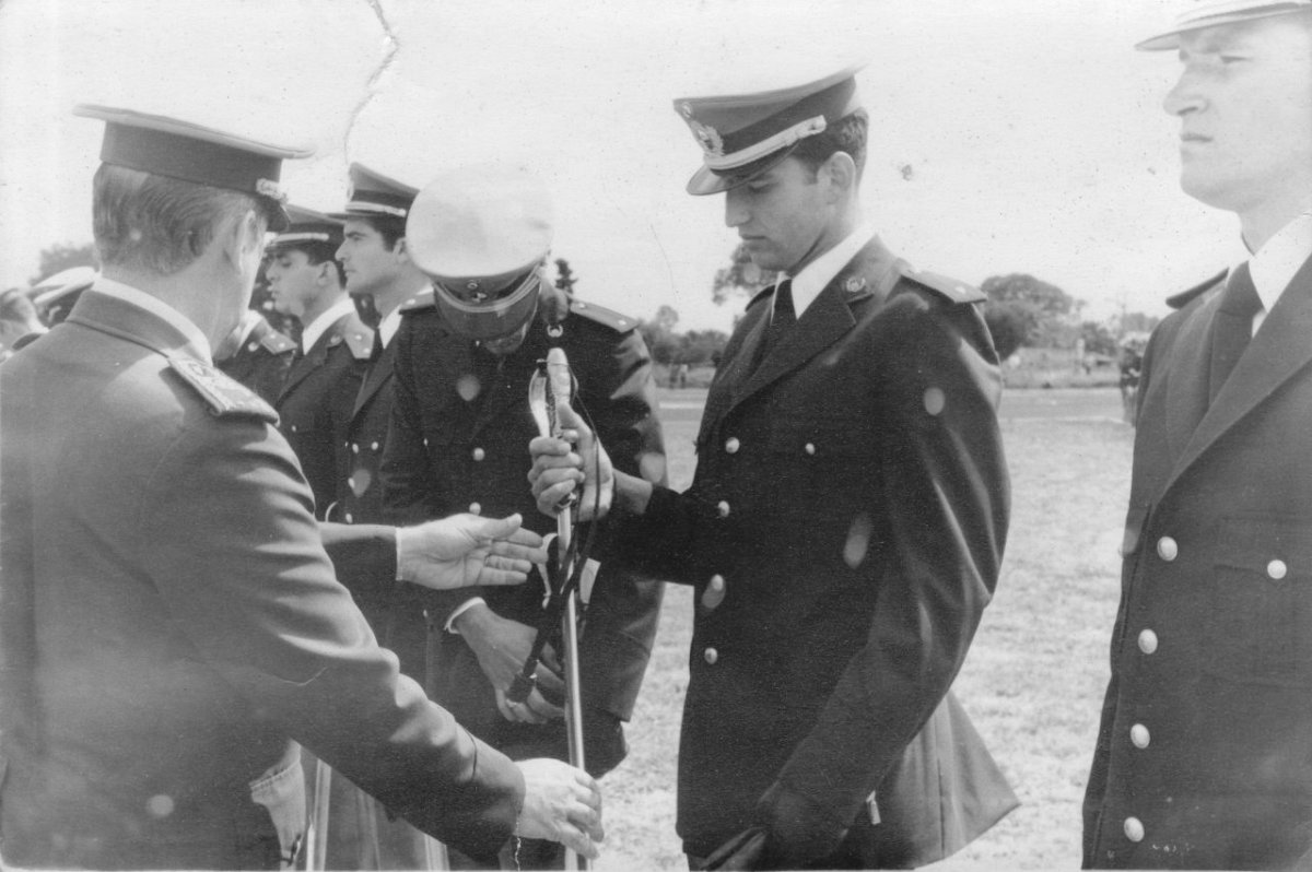 1977 - Foto 07 - Entrega de sables