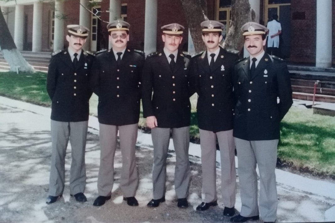 Oficiales - Foto 01 - EAS, 1987