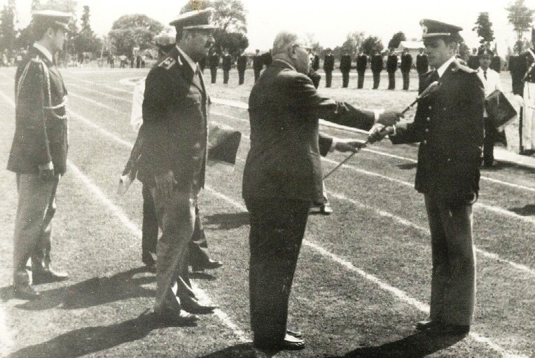 Fotos históricas - Foto 08 - Entrega de sable, 1977